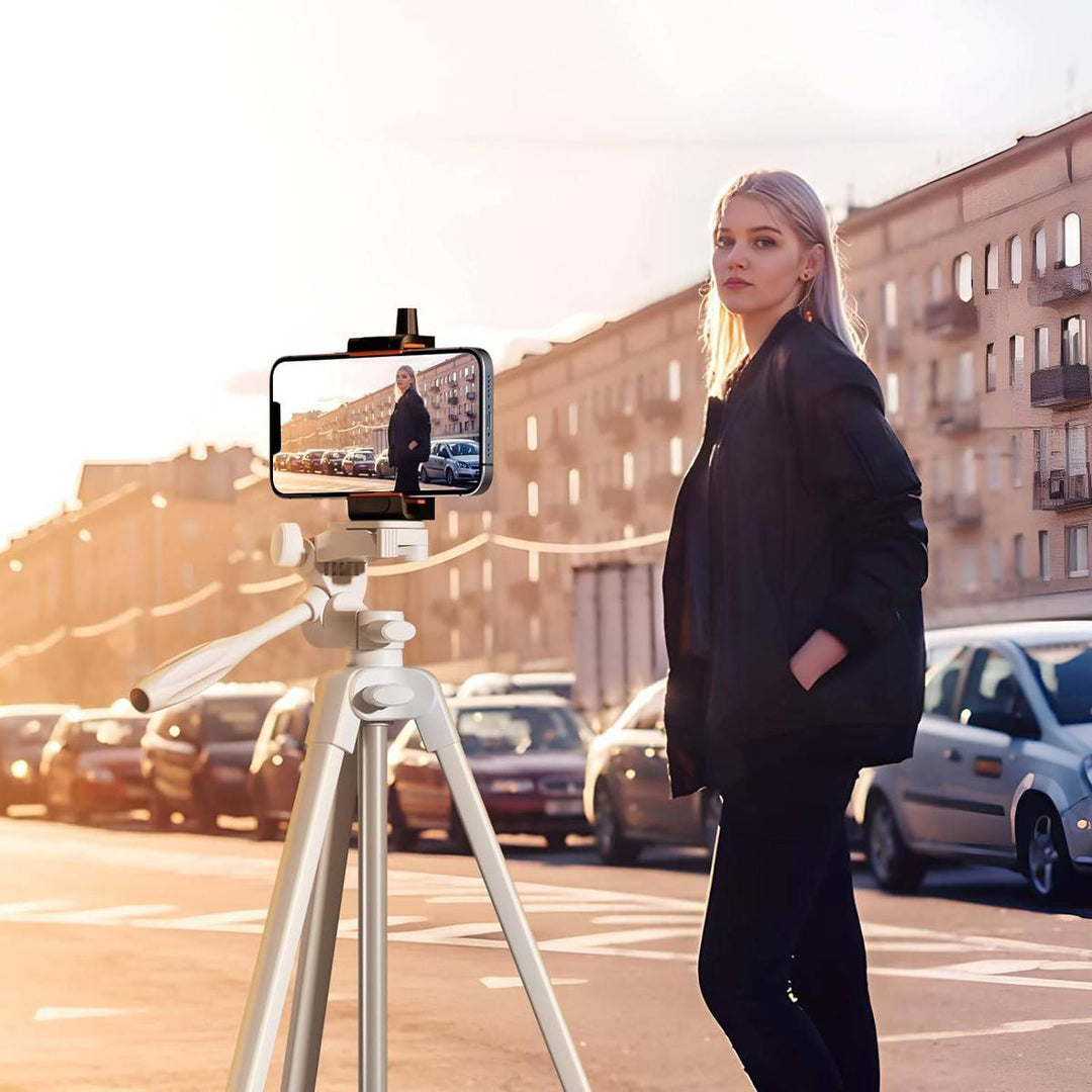 SnapStand - Extendable Phone Tripod - White - DOKUTRONIX