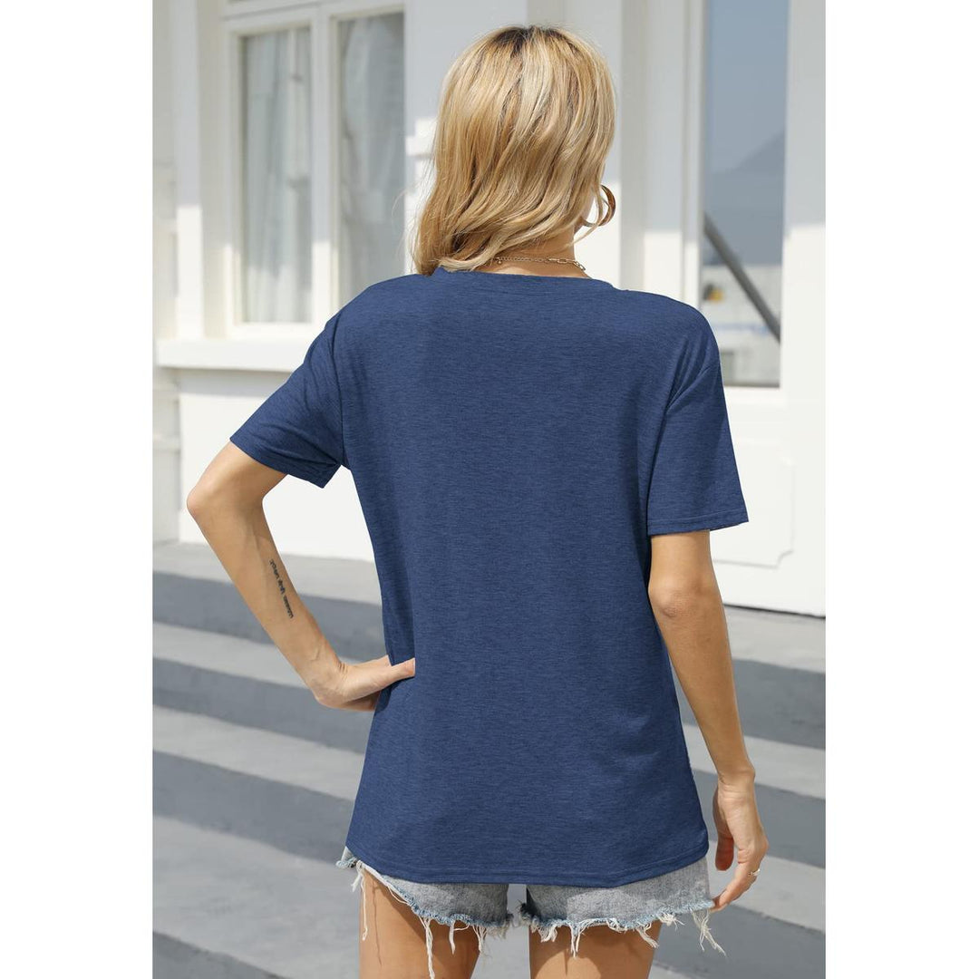 Be Kind Graphic Tee - Casual Summer Top for Teachers - DOKUTRONIX