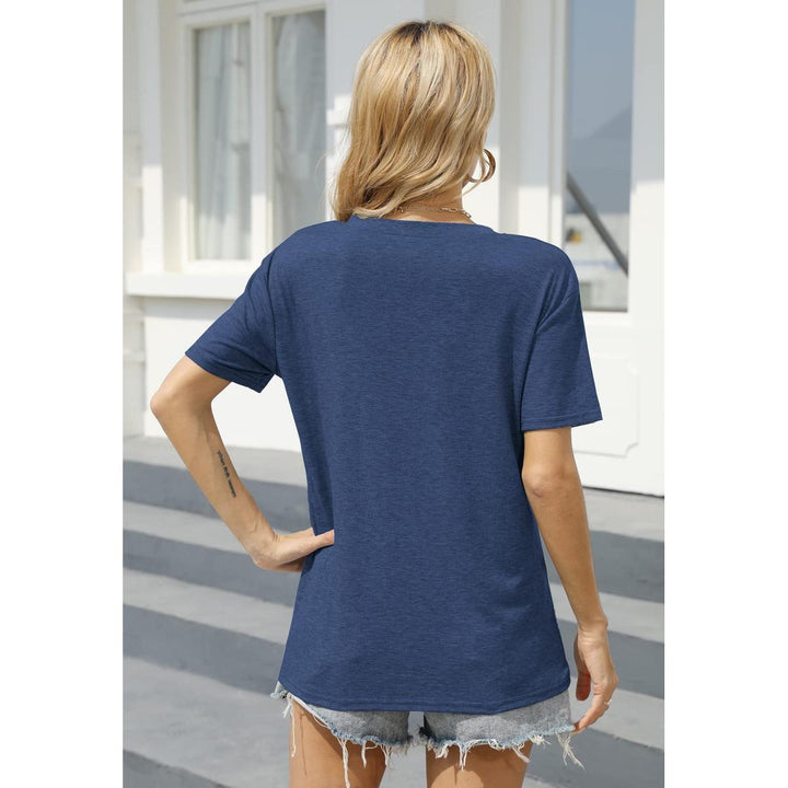 Be Kind Graphic Tee - Casual Summer Top for Teachers - DOKUTRONIX