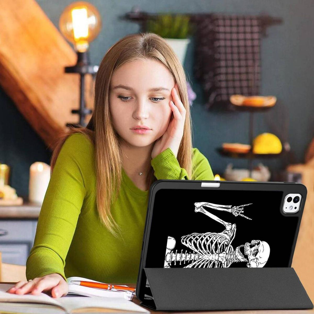 Chic Pro 13 Case: Sleep/Wake & Pencil Holder - DOKUTRONIX