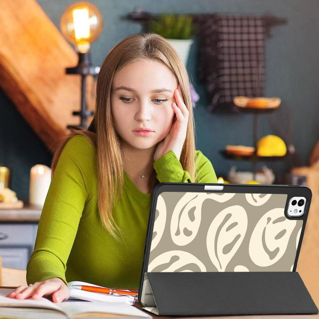 Chic Pro 13 Case: Sleep/Wake & Pencil Holder - DOKUTRONIX