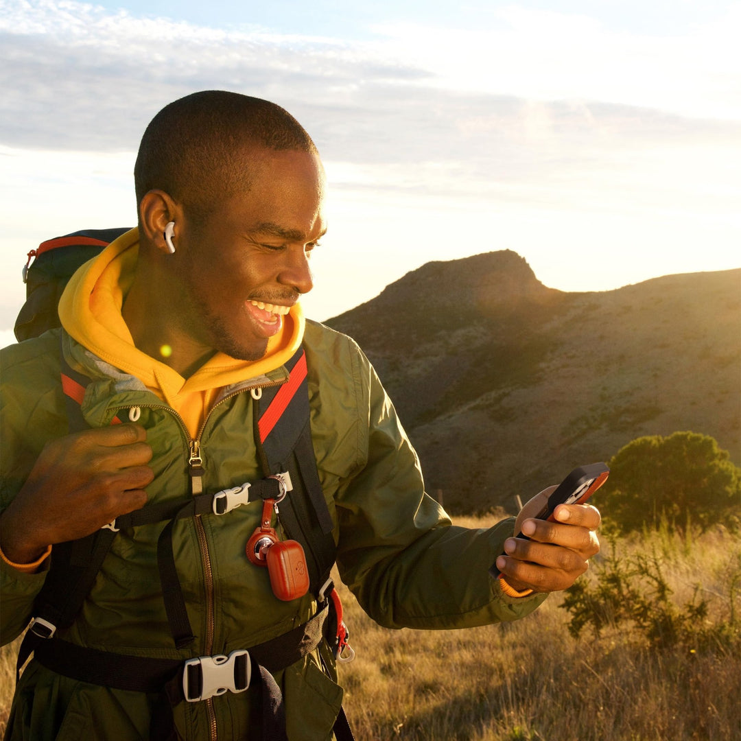 Dreem Luxe Vegan AirPods Case & Keychain - Coffee - DOKUTRONIX