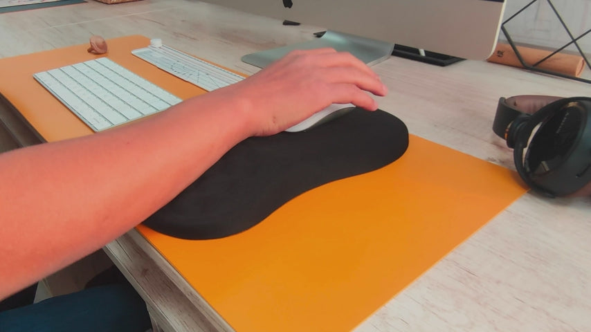 ErgoComfort Wrist Support Mouse Pad - Black Relief