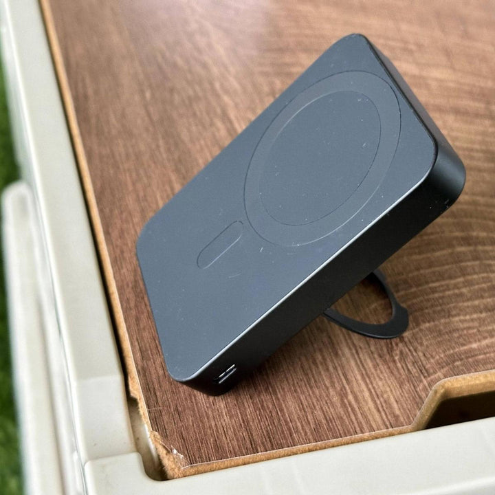 TORRAS SlimMag 5000mAh Wireless Power Bank & Stand - DOKUTRONIX