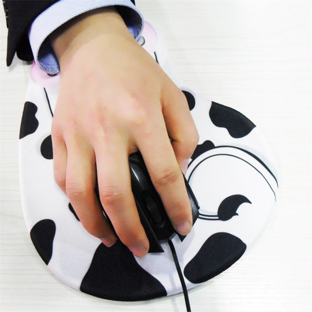 Comfy Cow Cartoon Mouse Pad - DOKUTRONIX